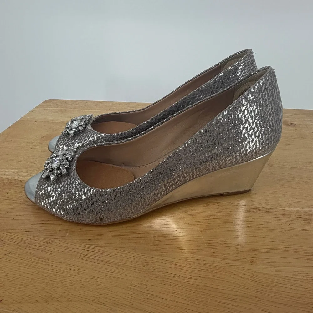 Antonio Melani Essie Wedge Women 8.5 Silver Crystal Peep Toe Snakeskin Glam Luxe